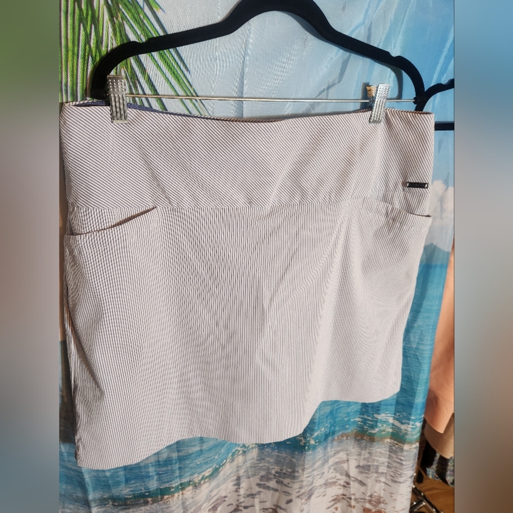 New 🆕️Striped Skort Size XXL 2XL